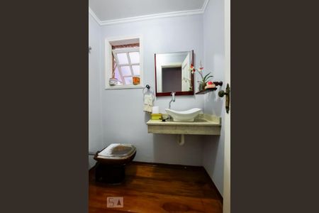 Casa à venda com 450m², 4 quartos e 6 vagasBanheiro da Suíte 2