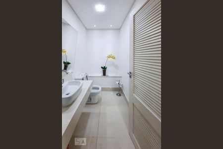 Casa à venda com 450m², 4 quartos e 6 vagasLavabo 1