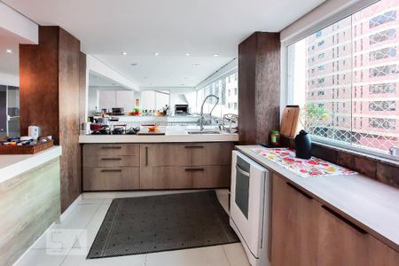 Casa à venda com 450m², 4 quartos e 6 vagasCozinha