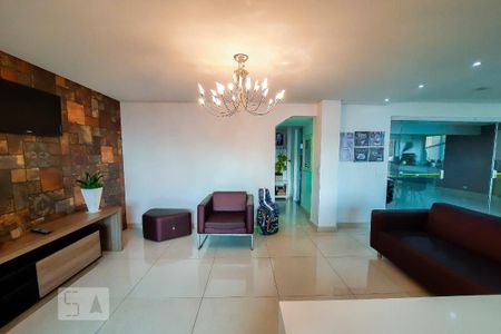 Casa à venda com 450m², 4 quartos e 6 vagasSala de tv 2