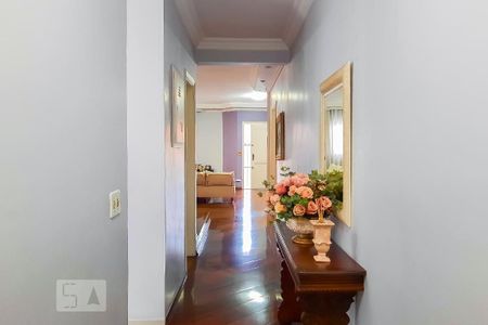 Casa à venda com 450m², 4 quartos e 6 vagasCorredor