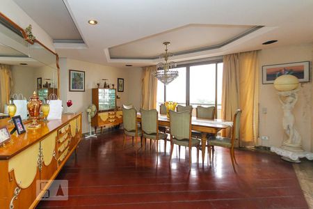 Apartamento para alugar com 300m², 4 quartos e 4 vagas Apartamento para alugar com 300m², 4 quartos e 4 vagasSala de Jantar