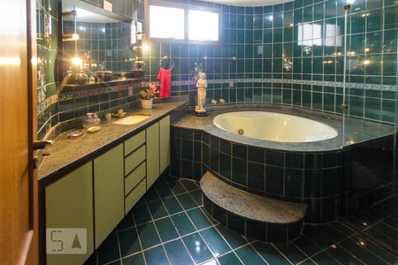 Apartamento para alugar com 300m², 4 quartos e 4 vagas Apartamento para alugar com 300m², 4 quartos e 4 vagasBanheiro da Suite