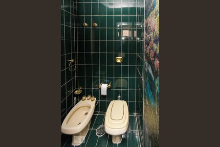 Apartamento para alugar com 300m², 4 quartos e 4 vagas Apartamento para alugar com 300m², 4 quartos e 4 vagasBanheiro da Suite