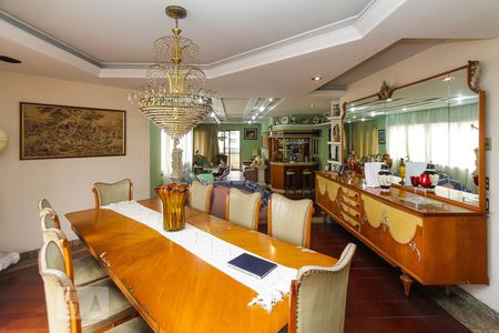 Apartamento para alugar com 300m², 4 quartos e 4 vagas Apartamento para alugar com 300m², 4 quartos e 4 vagasSala de Jantar