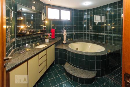 Apartamento para alugar com 300m², 4 quartos e 4 vagas Apartamento para alugar com 300m², 4 quartos e 4 vagasBanheiro da Suite