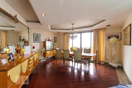 Apartamento para alugar com 300m², 4 quartos e 4 vagas Apartamento para alugar com 300m², 4 quartos e 4 vagasSala de Jantar