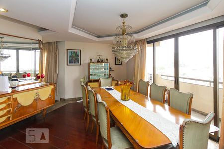 Apartamento para alugar com 300m², 4 quartos e 4 vagas Apartamento para alugar com 300m², 4 quartos e 4 vagasSala de Jantar