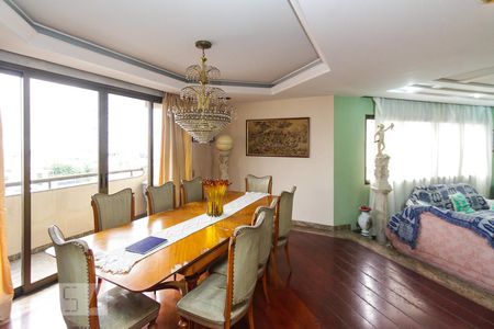 Apartamento para alugar com 300m², 4 quartos e 4 vagas Apartamento para alugar com 300m², 4 quartos e 4 vagasSala de Jantar