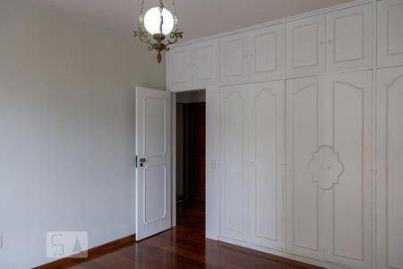 Apartamento à venda com 330m², 4 quartos e 2 vagas Apartamento à venda com 330m², 4 quartos e 2 vagasQuarto 3