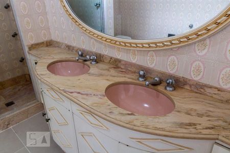 Apartamento à venda com 330m², 4 quartos e 2 vagas Apartamento à venda com 330m², 4 quartos e 2 vagasBanheiro Social