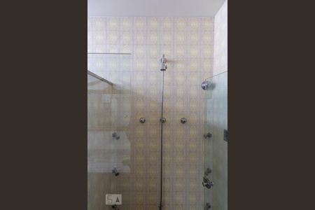 Apartamento à venda com 330m², 4 quartos e 2 vagas Apartamento à venda com 330m², 4 quartos e 2 vagasBanheiro da Suíte