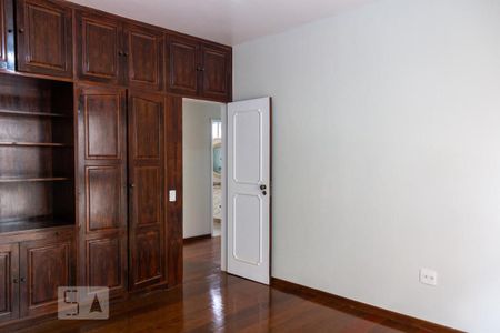 Apartamento à venda com 330m², 4 quartos e 2 vagas Apartamento à venda com 330m², 4 quartos e 2 vagasQuarto 2