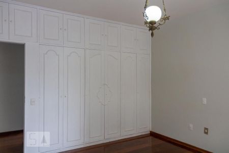 Apartamento à venda com 330m², 4 quartos e 2 vagas Apartamento à venda com 330m², 4 quartos e 2 vagasQuarto 3