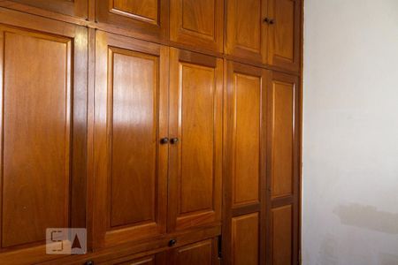 Apartamento à venda com 330m², 4 quartos e 2 vagas Apartamento à venda com 330m², 4 quartos e 2 vagasQuarto de Serviço