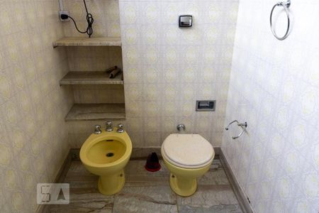 Apartamento à venda com 330m², 4 quartos e 2 vagas Apartamento à venda com 330m², 4 quartos e 2 vagasBanheiro da Suíte
