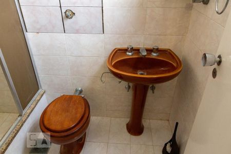 Apartamento à venda com 330m², 4 quartos e 2 vagas Apartamento à venda com 330m², 4 quartos e 2 vagasBanheiro de Serviço