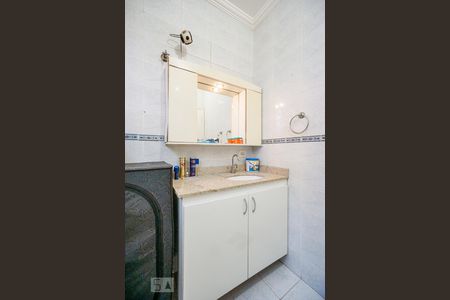 Casa de condomínio para alugar com 100m², 3 quartos e 2 vagas Casa de condomínio para alugar com 100m², 3 quartos e 2 vagasBanheiro social