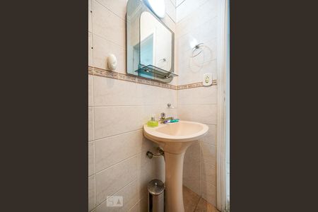 Casa de condomínio para alugar com 100m², 3 quartos e 2 vagas Casa de condomínio para alugar com 100m², 3 quartos e 2 vagasBanheiro suíte 01