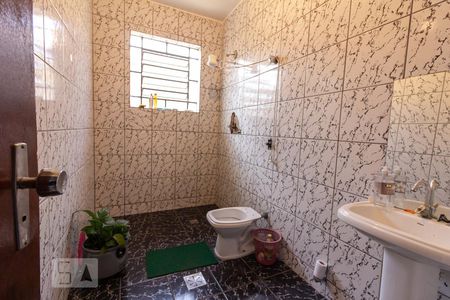 Casa à venda com 185m², 3 quartos e 1 vaga Casa à venda com 185m², 3 quartos e 1 vagaBanheiro Social