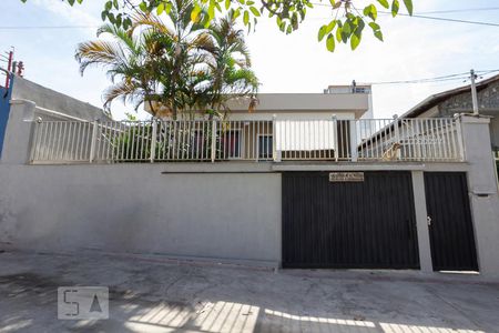 Casa à venda com 185m², 3 quartos e 1 vaga Casa à venda com 185m², 3 quartos e 1 vagaFachada