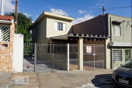 Casa à venda com 192m², 5 quartos e 1 vaga Casa à venda com 192m², 5 quartos e 1 vagaFachada