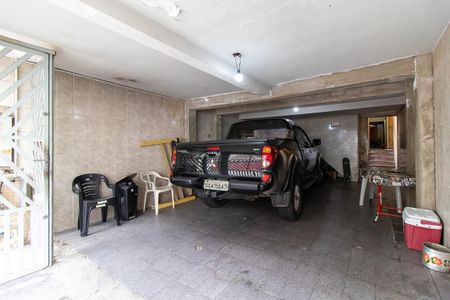 Casa à venda com 250m², 4 quartos e 3 vagas Casa à venda com 250m², 4 quartos e 3 vagasGaragem