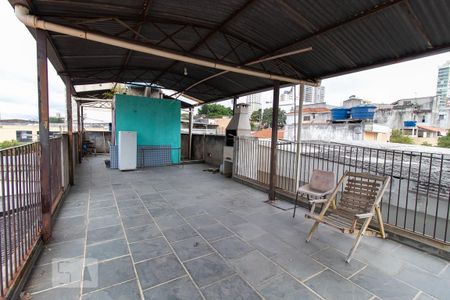 Casa à venda com 250m², 4 quartos e 3 vagas Casa à venda com 250m², 4 quartos e 3 vagasVaranda