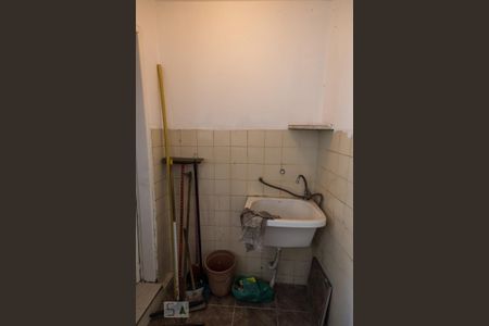 Casa à venda com 200m², 2 quartos e 1 vaga Casa à venda com 200m², 2 quartos e 1 vagaBanheiro de Serviço