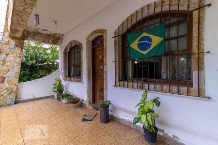 Casa à venda com 200m², 6 quartos e 5 vagas Casa à venda com 200m², 6 quartos e 5 vagasÁrea comum