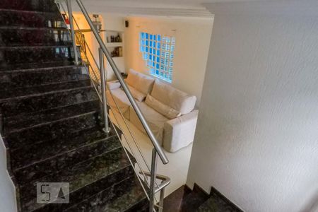 Casa à venda com 179m², 3 quartos e 3 vagasEscada