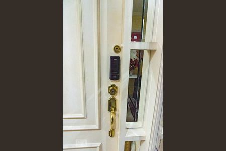 Apartamento à venda com 227m², 4 quartos e 4 vagas Apartamento à venda com 227m², 4 quartos e 4 vagasFechadura eletrônica