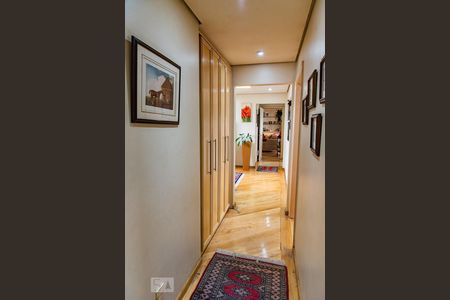 Apartamento à venda com 227m², 4 quartos e 4 vagas Apartamento à venda com 227m², 4 quartos e 4 vagasCorredor