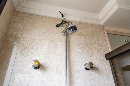 Apartamento à venda com 227m², 4 quartos e 4 vagas Apartamento à venda com 227m², 4 quartos e 4 vagasChuveiro