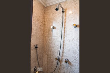 Apartamento à venda com 227m², 4 quartos e 4 vagas Apartamento à venda com 227m², 4 quartos e 4 vagasChuveiro