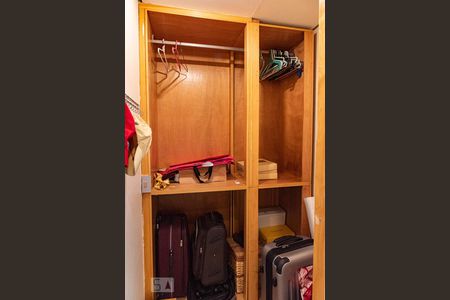 Apartamento à venda com 227m², 4 quartos e 4 vagas Apartamento à venda com 227m², 4 quartos e 4 vagasCloset da sala 1