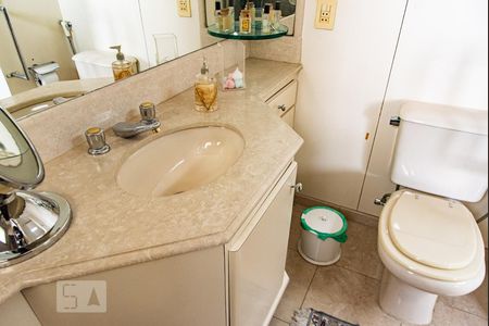 Apartamento à venda com 227m², 4 quartos e 4 vagas Apartamento à venda com 227m², 4 quartos e 4 vagasPia