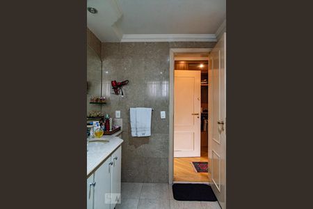 Apartamento à venda com 227m², 4 quartos e 4 vagas Apartamento à venda com 227m², 4 quartos e 4 vagasBanheiro da suíte 2