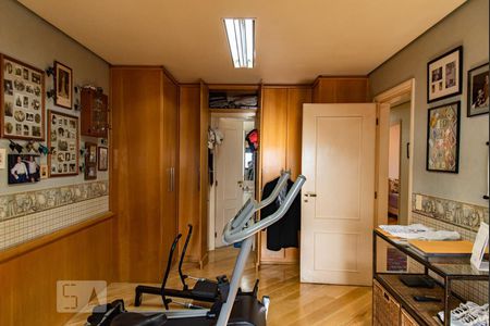 Apartamento à venda com 227m², 4 quartos e 4 vagas Apartamento à venda com 227m², 4 quartos e 4 vagasSuíte 3