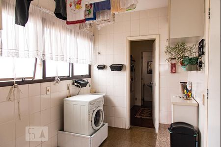 Apartamento à venda com 227m², 4 quartos e 4 vagas Apartamento à venda com 227m², 4 quartos e 4 vagasÁrea de serviço