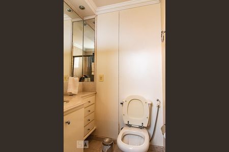 Apartamento à venda com 227m², 4 quartos e 4 vagas Apartamento à venda com 227m², 4 quartos e 4 vagasBanheiro da suíte 3