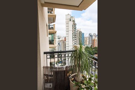Apartamento à venda com 227m², 4 quartos e 4 vagas Apartamento à venda com 227m², 4 quartos e 4 vagasVaranda da suíte 2