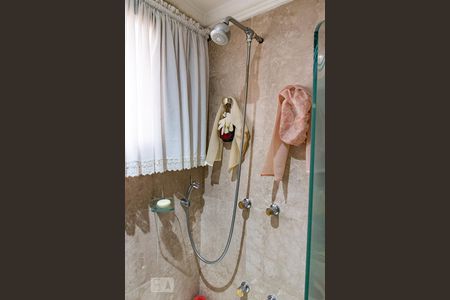 Apartamento à venda com 227m², 4 quartos e 4 vagas Apartamento à venda com 227m², 4 quartos e 4 vagasChuveiro