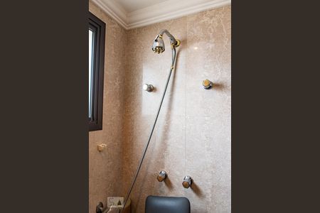 Apartamento à venda com 227m², 4 quartos e 4 vagas Apartamento à venda com 227m², 4 quartos e 4 vagasChuveiro