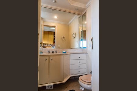 Apartamento à venda com 227m², 4 quartos e 4 vagas Apartamento à venda com 227m², 4 quartos e 4 vagasBanheiro da suíte 1