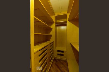 Apartamento à venda com 257m², 4 quartos e 6 vagasCloset Suíte 4