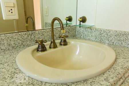 Apartamento à venda com 257m², 4 quartos e 6 vagasBanheiro Suíte 2