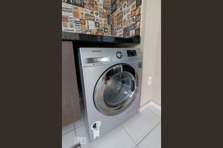 Varanda gourmet - máquina lava e seca de apartamento à venda com 2 quartos, 56m² em Jardim Flor da Montanha, Guarulhos