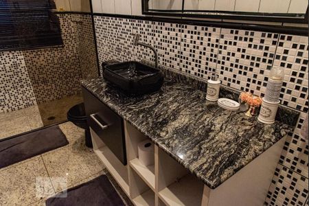 Casa à venda com 400m², 3 quartos e 2 vagas Casa à venda com 400m², 3 quartos e 2 vagasPia