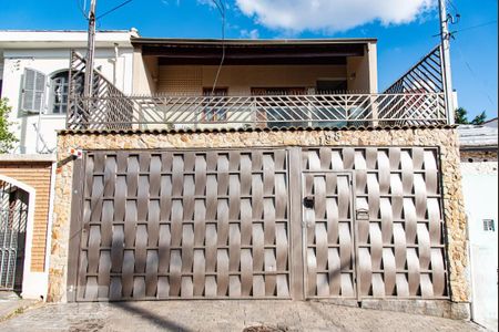 Casa à venda com 400m², 3 quartos e 2 vagas Casa à venda com 400m², 3 quartos e 2 vagasFachada